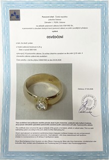 Zlatý prsten s přírodním diamantem