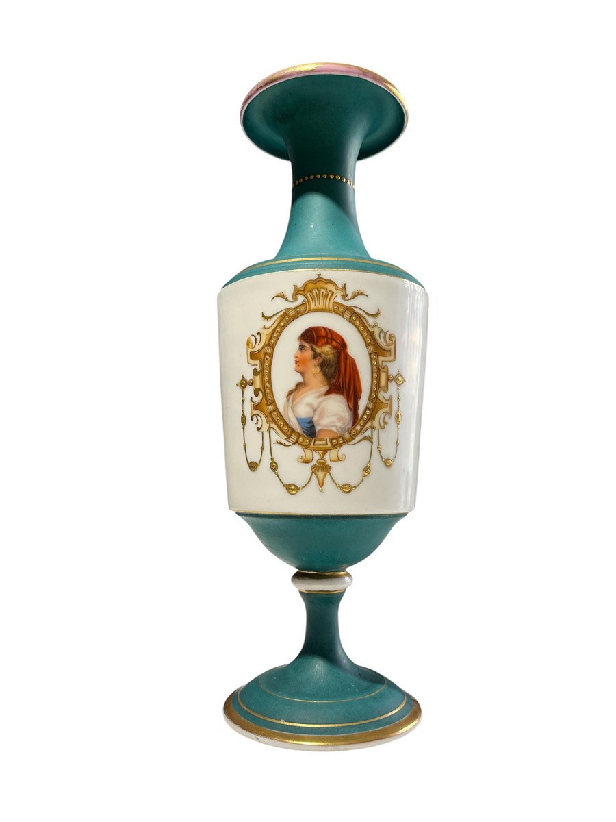 Porcelánová váza s portrétem