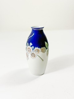 Rosenthal - Porcelánová váza s šípkovou růží