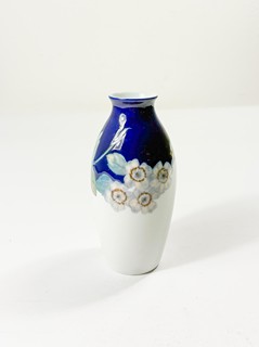 Rosenthal - Porcelánová váza s šípkovou růží