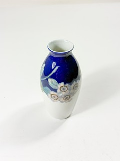 Rosenthal - Porcelánová váza s šípkovou růží