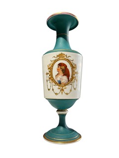 Porcelánová váza s portrétem