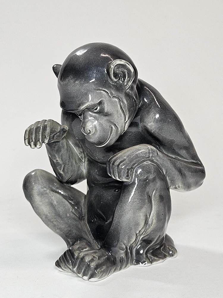Art deco porcelánová socha opice, Goebel, Německo, 1935