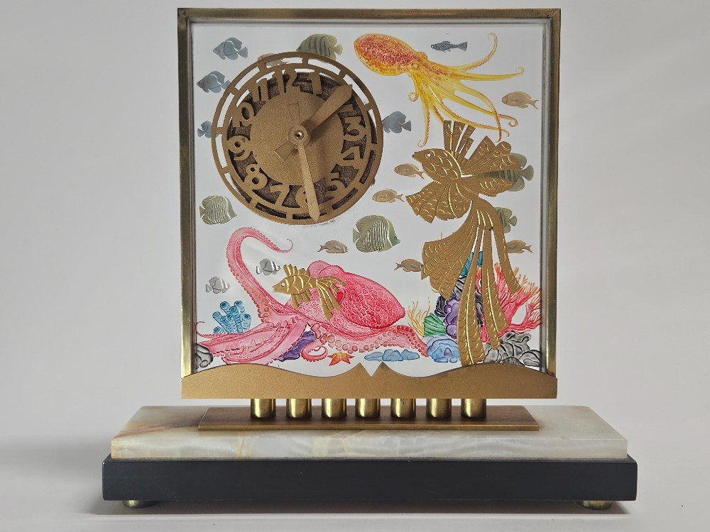 Vysoce stylizované, vzácné francouzské Art Deco hodiny z bronzu a skla s rytinou morskeho sveta
