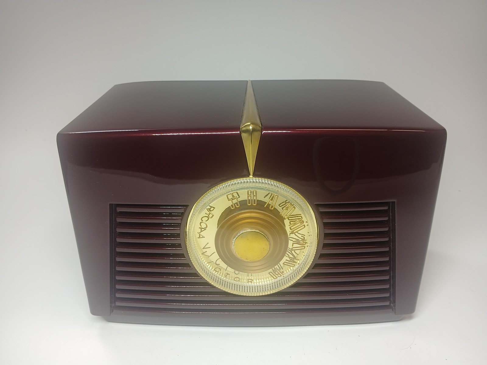 Americké art deco rádio RCA Victor, model 8X541, bakelite