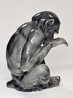 Art deco porcelánová socha opice, Goebel, Německo, 1935