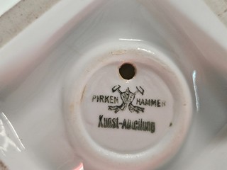 PIRKEN HAMMER Porcelánová figurka koupající se ženy