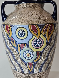 Velká váza Československo AMFORA ve stylu art deco s vysoce stylizovaným květinovým motivem