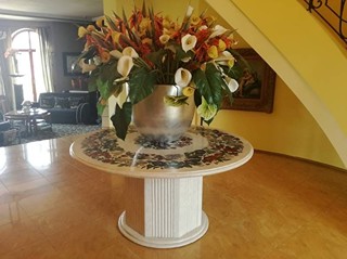 Monumentální mramorový stůl Pietra Dura
