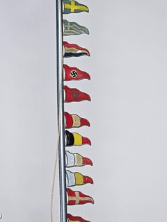 Art Deco predmet sada popisovačů na koktejlové sklenice s nacistickou nemeckou vlajkou kterou navrhl Sudre v Paříži kolem 30. let 20. století.