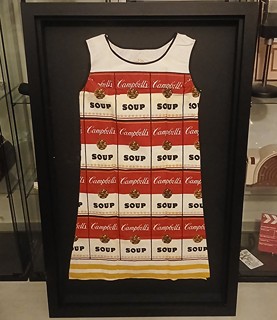 IKONICKÁ MUZEJNÍ KVALITA Andy Warhol (1928 – 1987) ŠATY SOUPER / Kolem roku 1965 / Ikonické šaty / BEZVADNÝ stav s originální dokumentací!