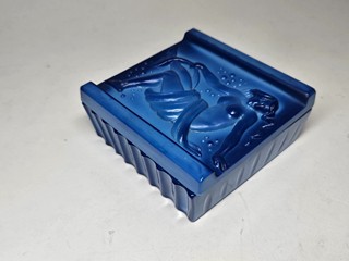 Art Deco skleněná dóza s motivem ženského aktu (barva lapis) 30 leta 20 stoleti