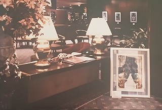 Získejte kus historie newyorského Světového obchodního centra (World Trade Center) – Art deco litografie s názvem „Aquacade“ od Robert Hoppe