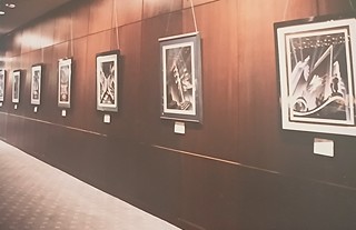 Získejte kus historie newyorského Světového obchodního centra (World Trade Center) – Art deco litografie s názvem „Aquacade“ od Robert Hoppe