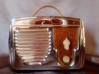 LAMPOVÉ RÁDIO TEMPLE - Profesionálně restaurované americké KOVOVÉ LAMPOVÉ RÁDIO ve stylu Art Deco od TEMPLE