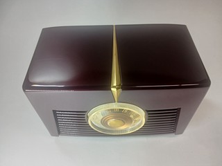 Americké art deco rádio RCA Victor, model 8X541, bakelite