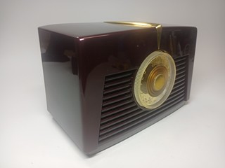 Americké art deco rádio RCA Victor, model 8X541, bakelite