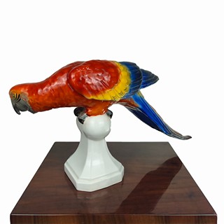 Porcelánová figura papouška Royal Dux