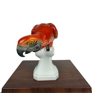 Porcelánová figura papouška Royal Dux