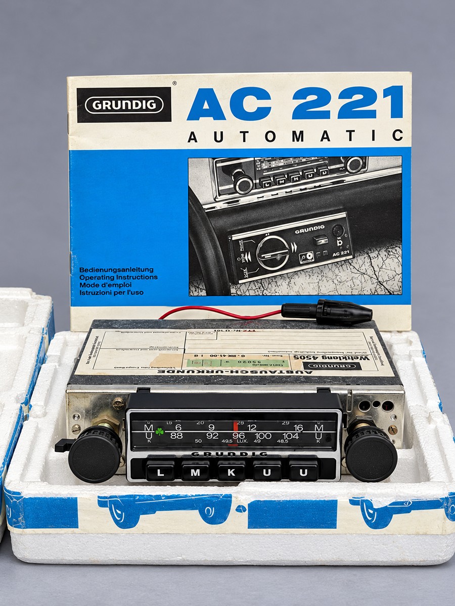 Grundig - Grundig Weltklang 4505 – autorádio s příslušenstvím AC 221 Automatic