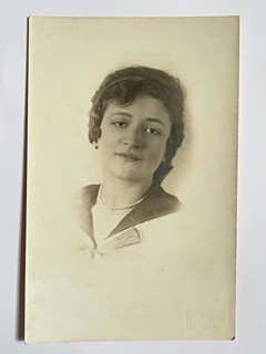 Drtikol František (1883–1961) - Portrét zasněné dívky