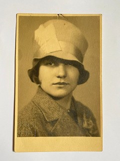 Drtikol František (1883–1961) - Portrét dívky v kloboučku