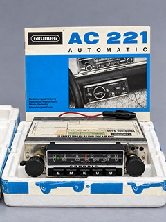 Grundig - Grundig Weltklang 4505 – autorádio s příslušenstvím AC 221 Automatic