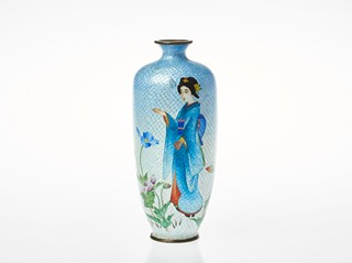 Smaltovaná váza cloisonne - geisha na modrém pozadí