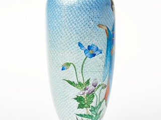 Smaltovaná váza cloisonne - geisha na modrém pozadí