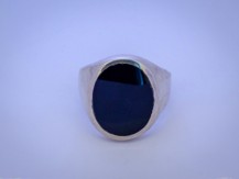 Stříbrný prsten s přírodním černým kamenem