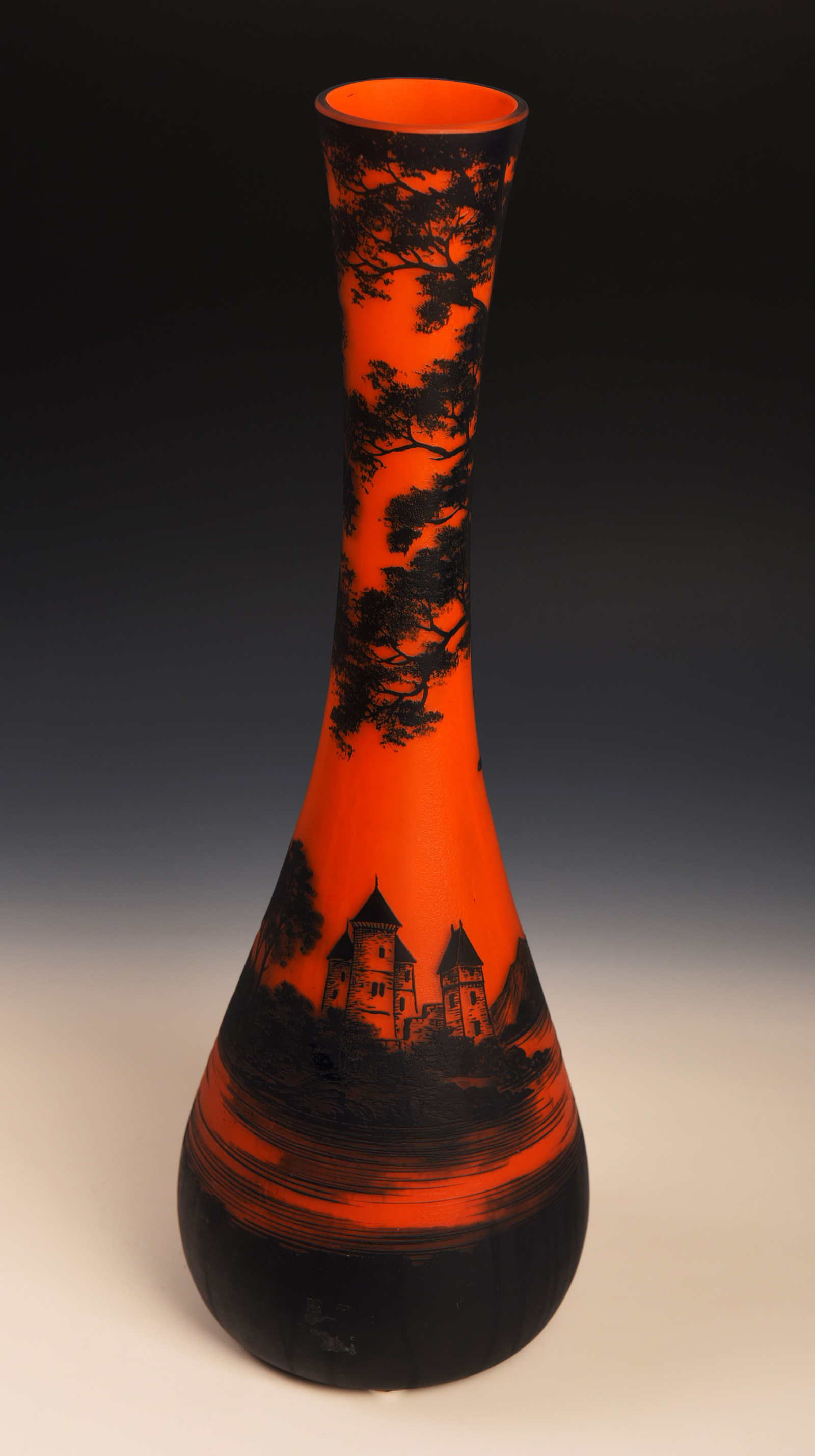 Oranžová váza s hradem