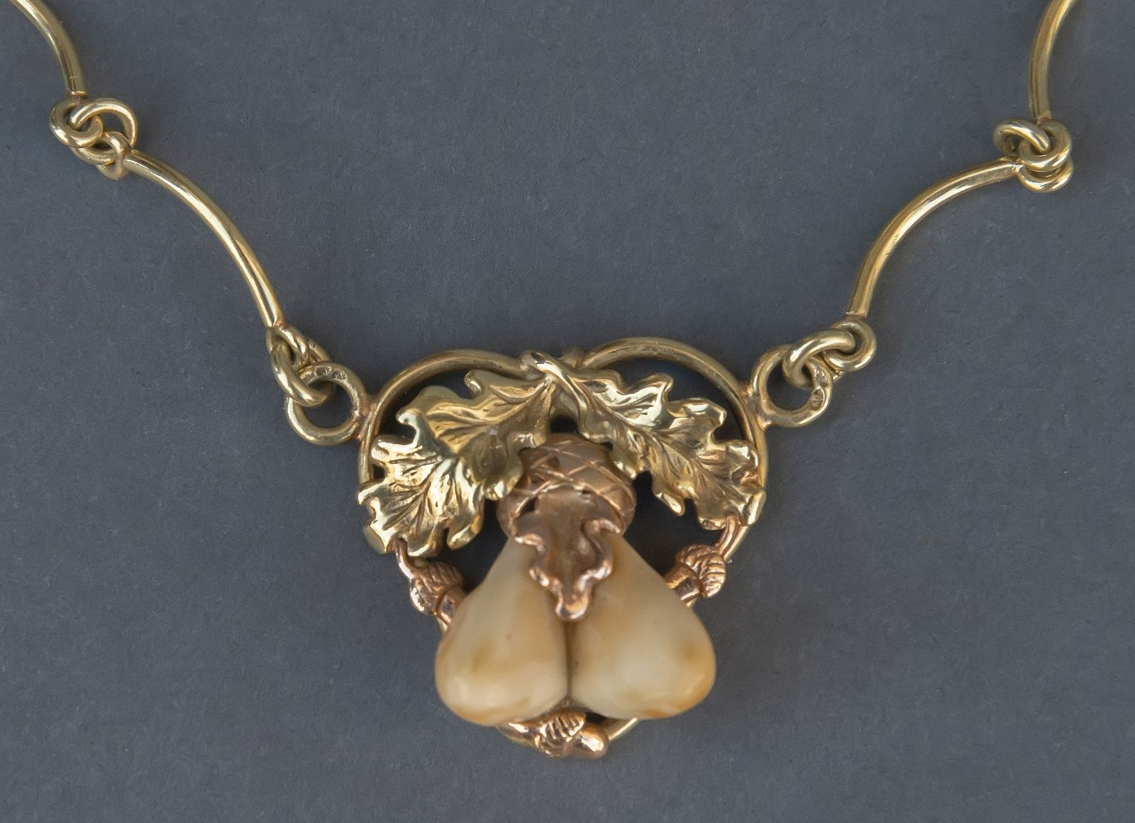 Zlatý náhrdelník s grandlemi - myslivecký šperk