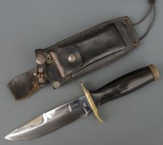 Nůž lovecký a bojový, s pilovým ozubením na horní hraně, logo "Germany Eye - Německé oko"