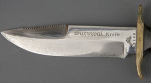 Nůž lovecký a bojový, s pilovým ozubením na horní hraně, logo "Germany Eye - Německé oko"