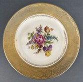 Ozdobný talíř s barevným květinovým dekorem
