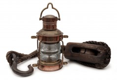 Lodní lampa s dřevěnou kladkou
