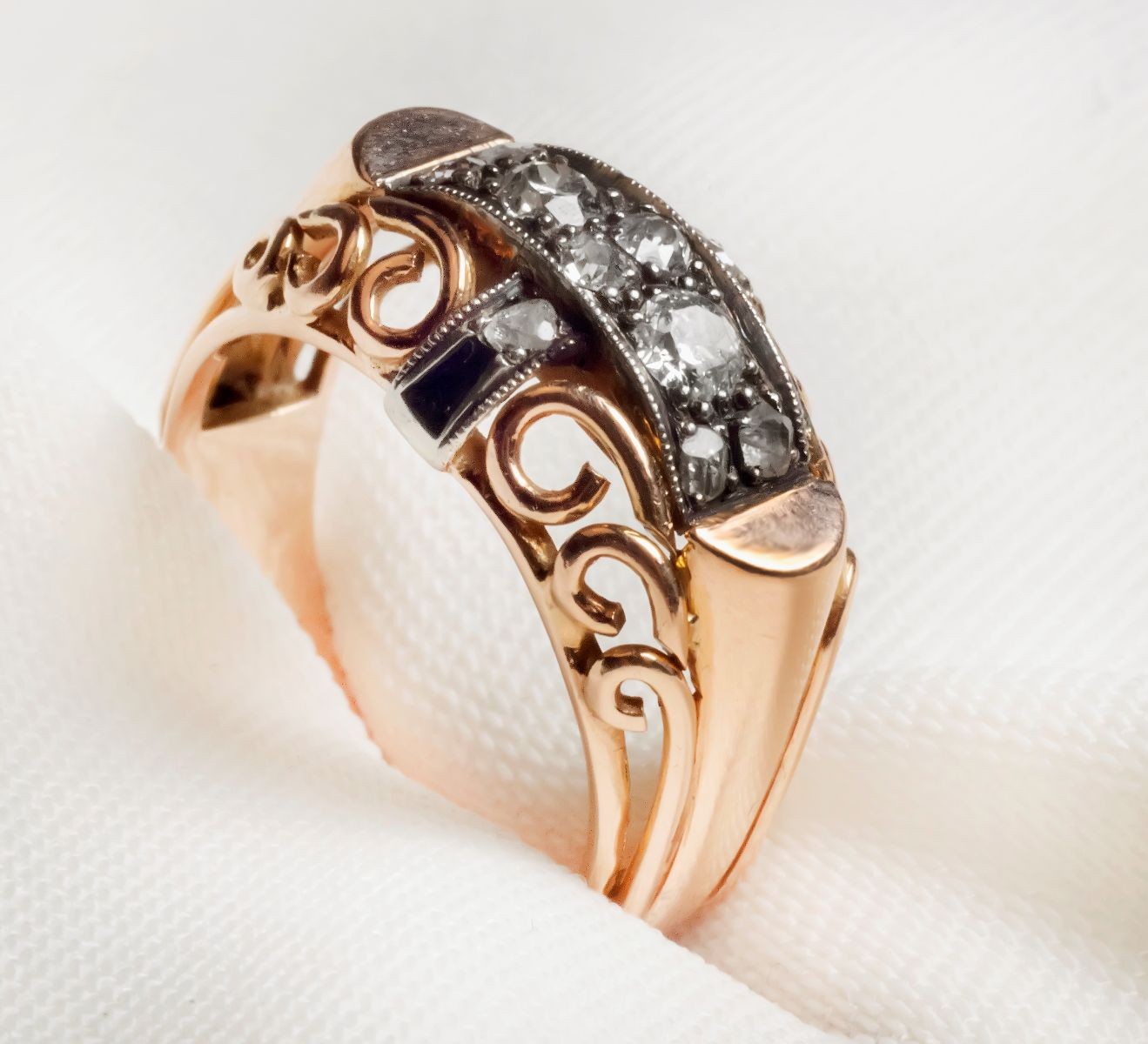 Zlatý prsten dámský