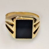 Zlatý prsten s černým onyxem 