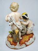 Porcelánová soška chlapci s dělem