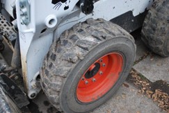KOMPAKTNÍ NAKLADAČ BOBCAT S570