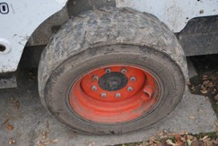KOMPAKTNÍ NAKLADAČ BOBCAT S570