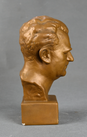 Busta Klementa Gottwalda
