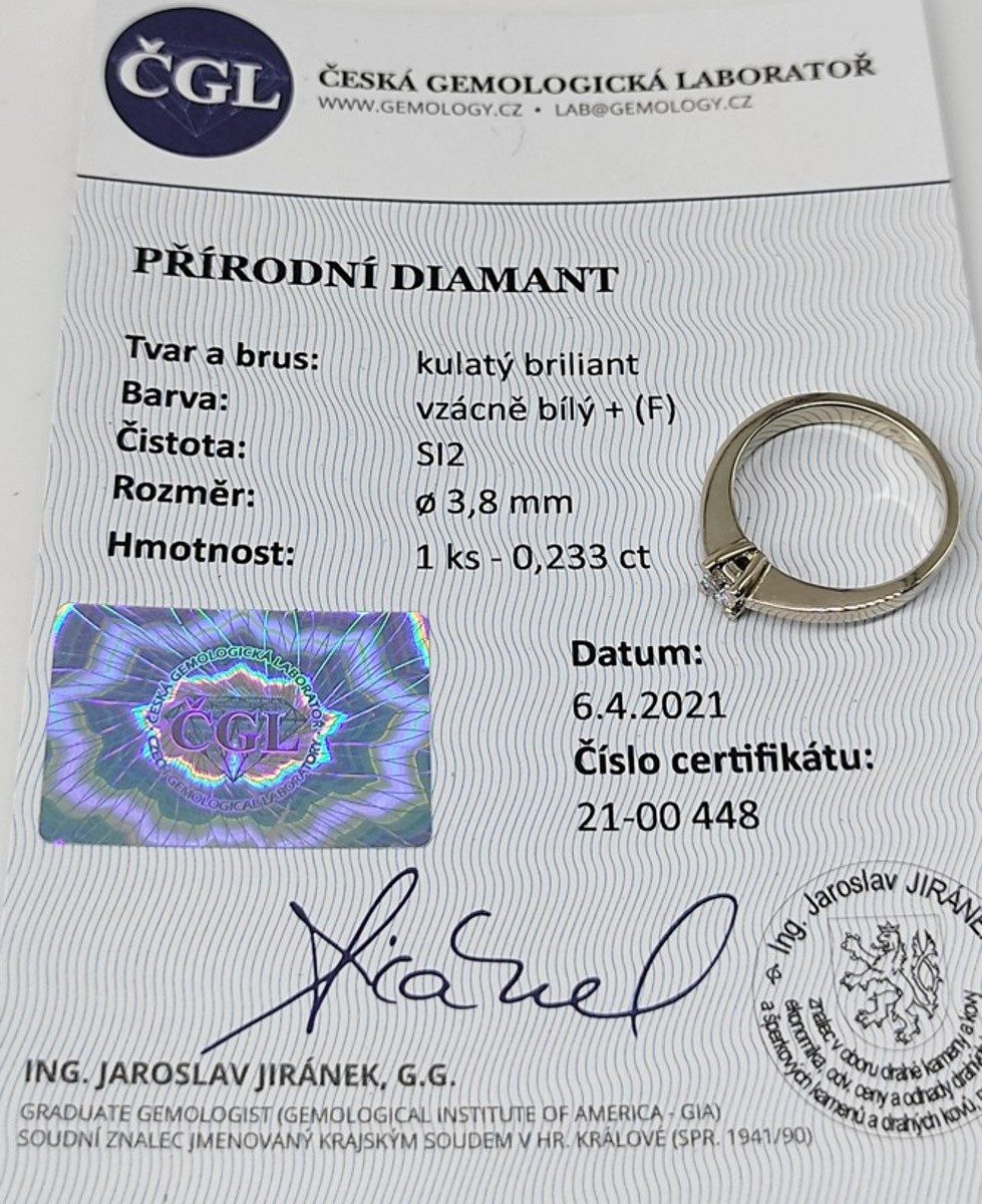 Zlatý prsten solitér s diamantem 0,233 c
