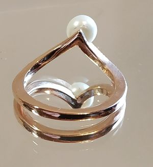 Au prsten s diamanty cca 0,16 ct, a perlou 