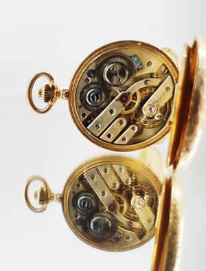 Zlaté tříplášťové dámské hodinky