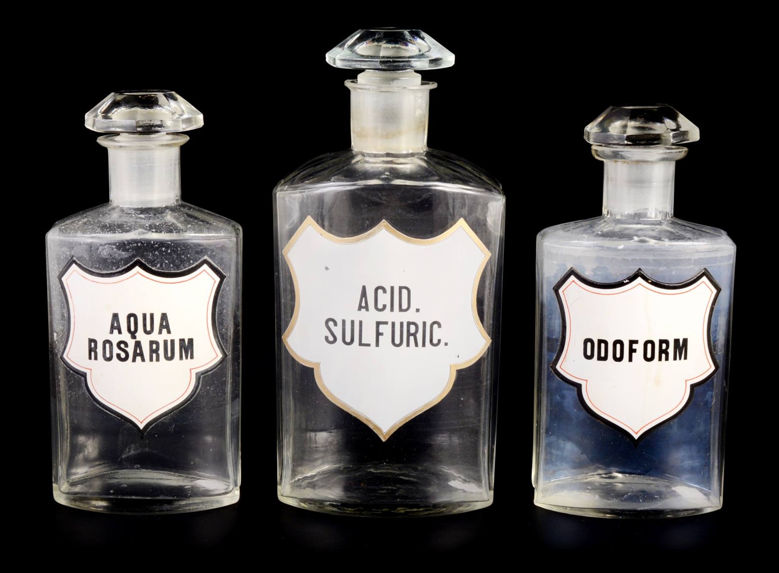 TROJICE LÉKÁRENSKÝCH LAHVÍ