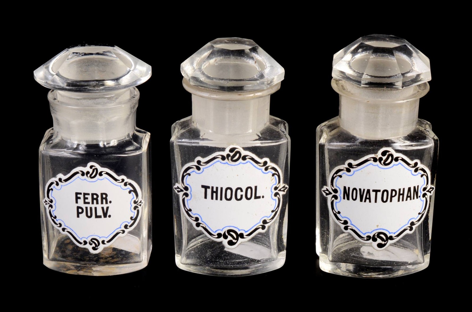 TROJICE LÉKÁRENSKÝCH DÓZ