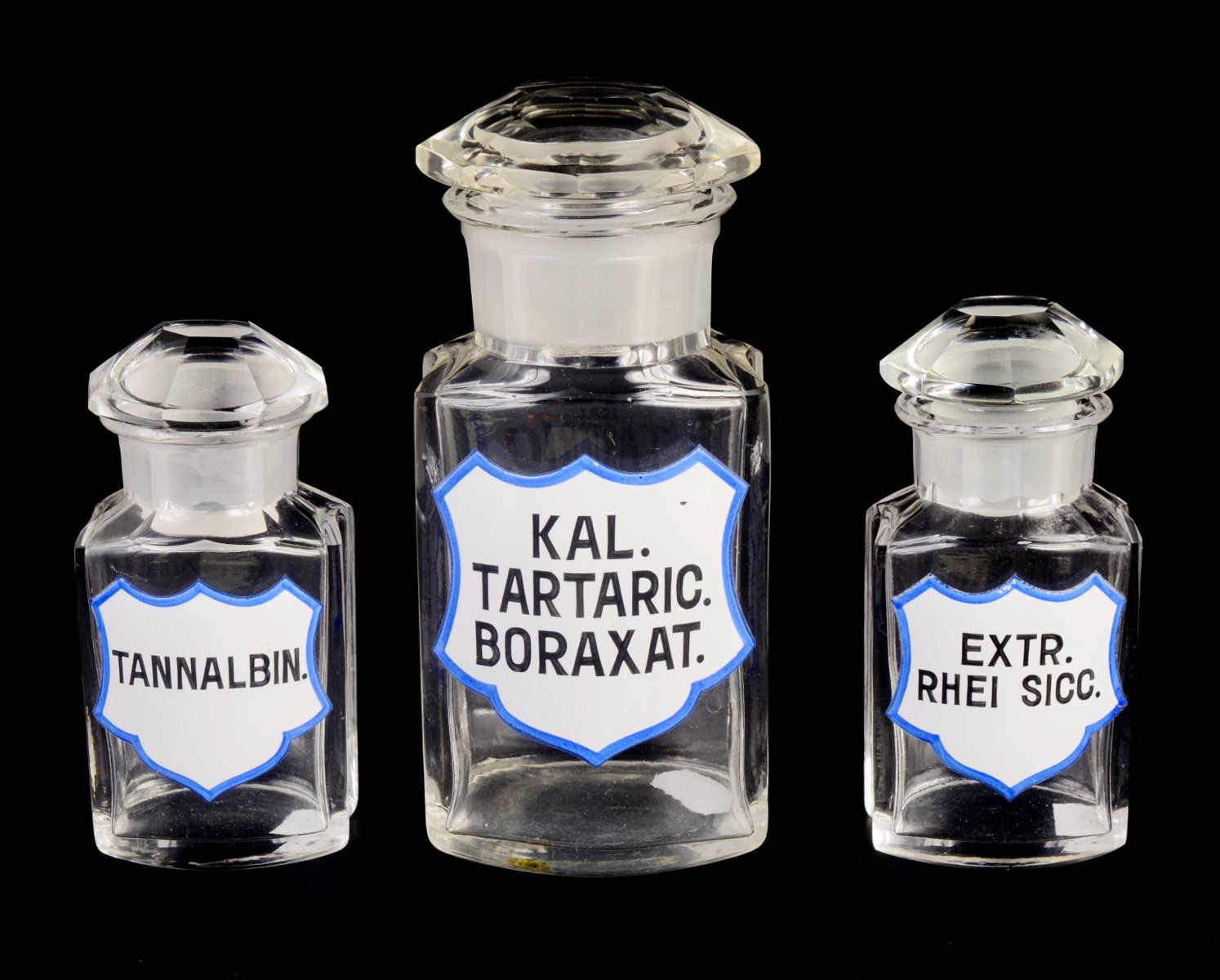 TROJICE LÉKÁRENSKÝCH LAHVÍ