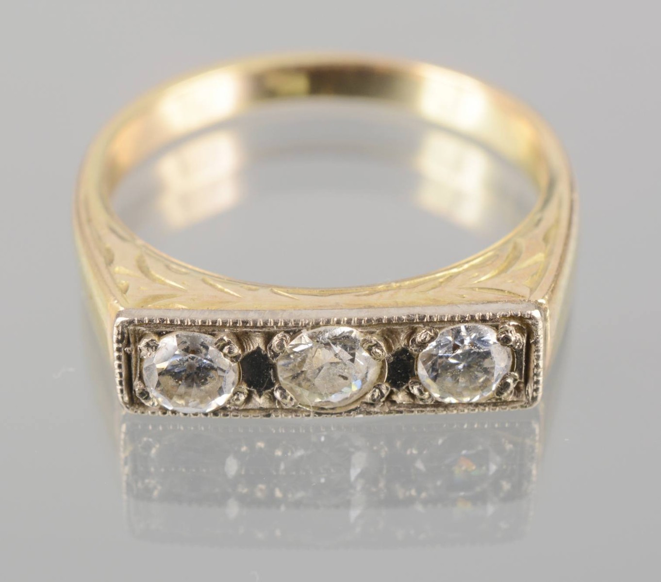 ZLATÝ PRSTEN S DIAMANTEM