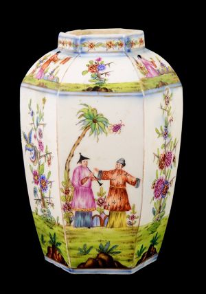 VÁZA S CHINOISERIEMI